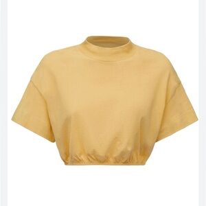 💛 Alo Yoga Kick It Cropped Mock Neck T-shirt Color Honey. Size XS New with tags.